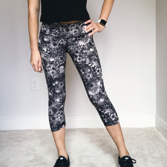 lululemon athletica Pants - LULU LEMON 3/4 FLOWER LEGGINGS